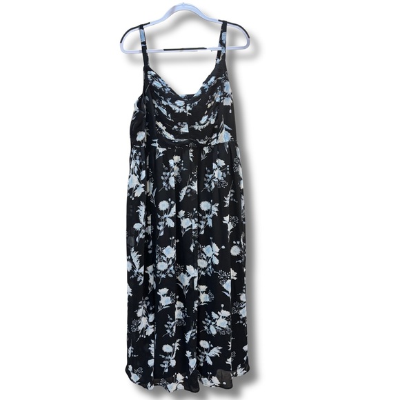 Pre-owned Torrid Maxi Chiffon Pleated Dress Black-Floral size 2x plus - Picture 3 of 8